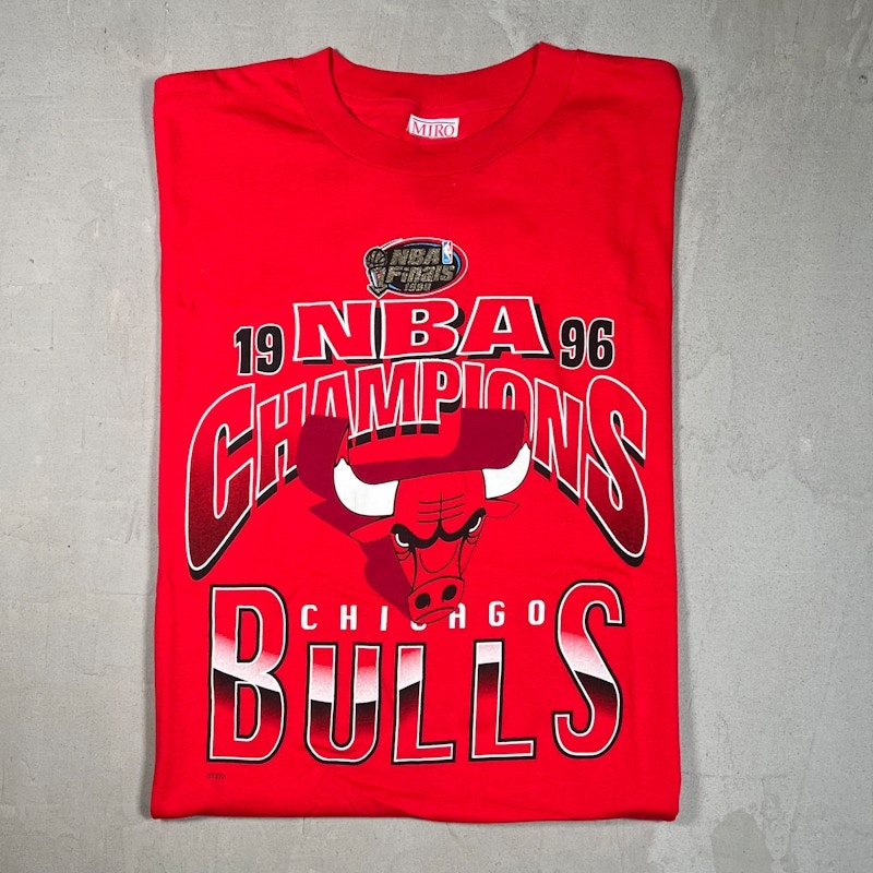 Vintage 1996 Classics Chicago Bulls 1996 NBA Champions T-Shirt Red