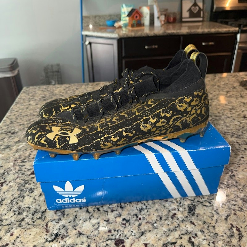 Under Armour Spotlight Lux Suede 2.0 Black Metallic Gold