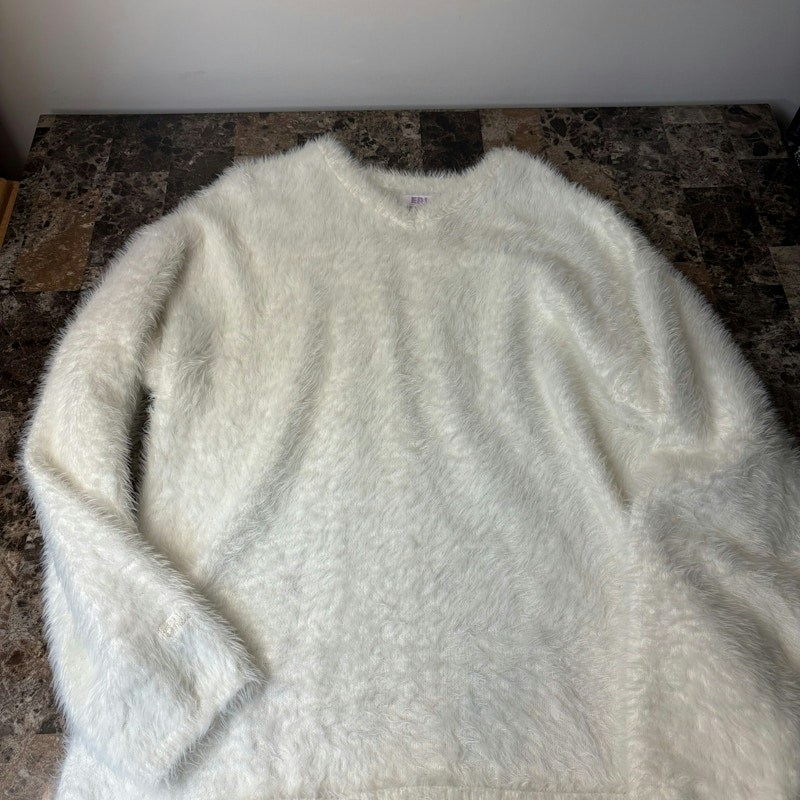 ERL Fuzzy V-Neck Sweater White