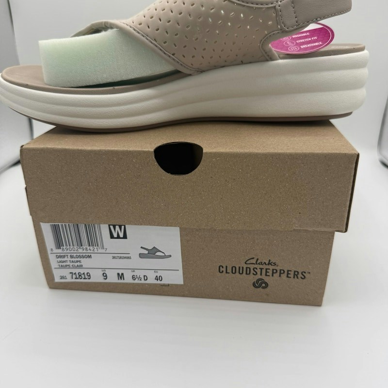 Clarks Drift Blossom Light Taupe (Women's)
