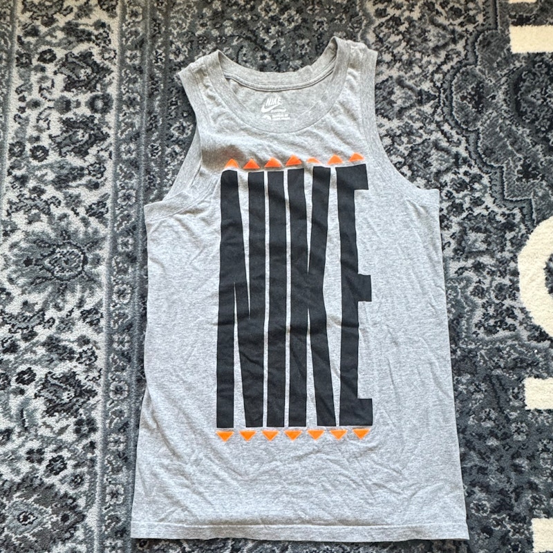 Nike Sportswear Graphic Tank Top Gray