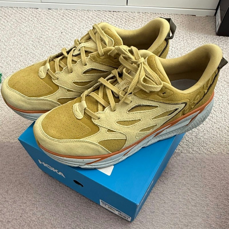 Hoka One One Clifton L Suede Golden Lichen Celery Root
