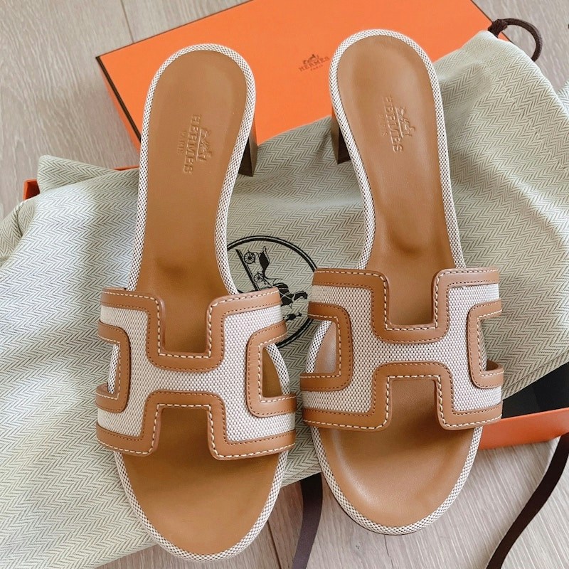 Hermès Chypre Sandal Natural Gold with heel
