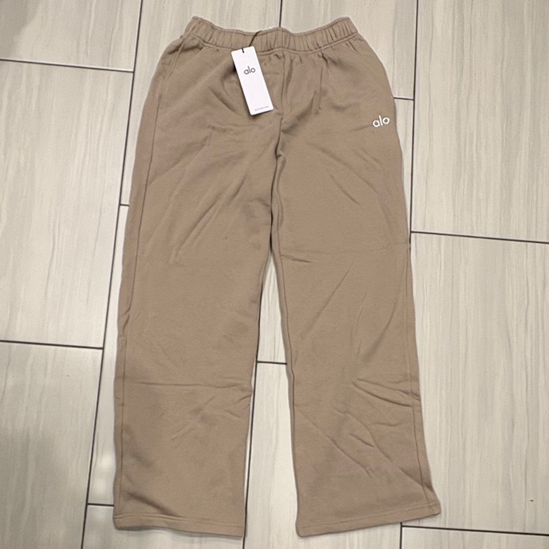 Alo Yoga Accolade Straight Leg Sweatpant Beige