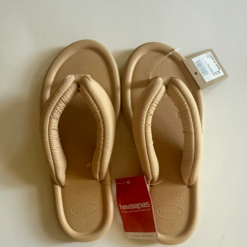 Havaianas Maxi Puffed Flip Flops Golden (Women's)