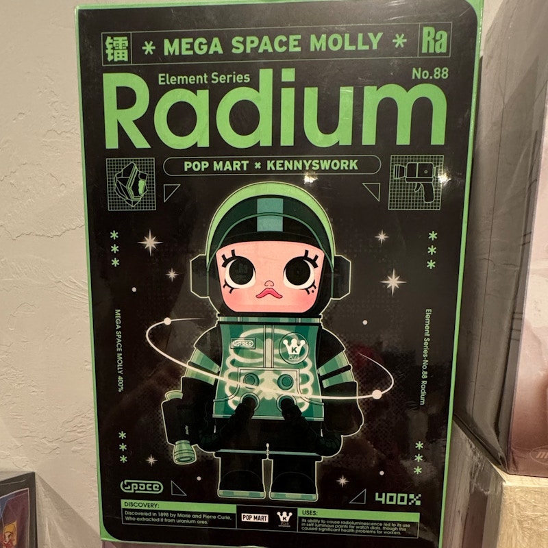 Pop Mart Mega Space Molly Element Series Radium 400%