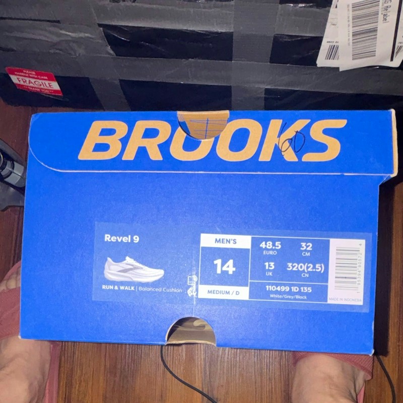 Brooks Revel 9 White Grey Black Gum