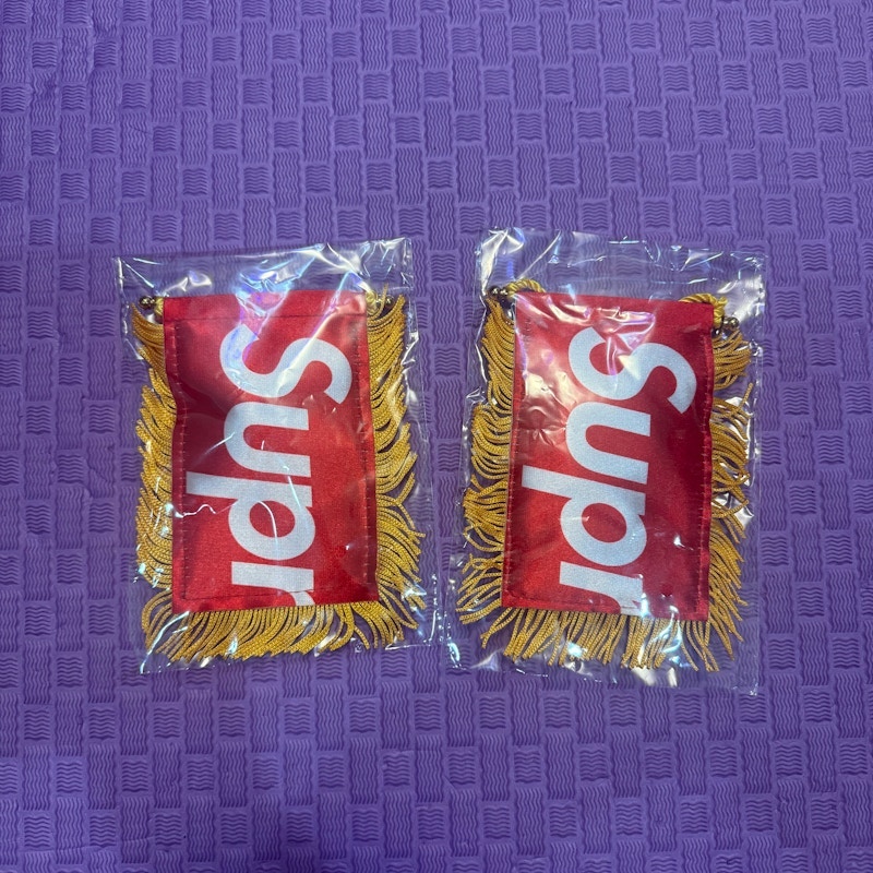Supreme Pennant Red