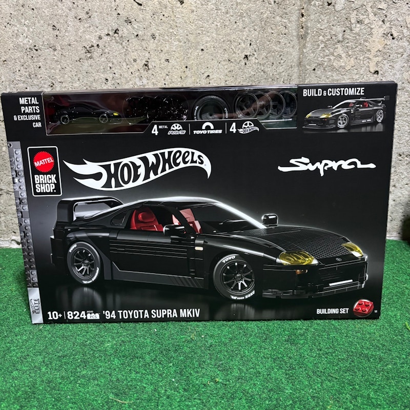 Hot Wheels Brick Shop '94 Toyota Supra MKIV Building Set