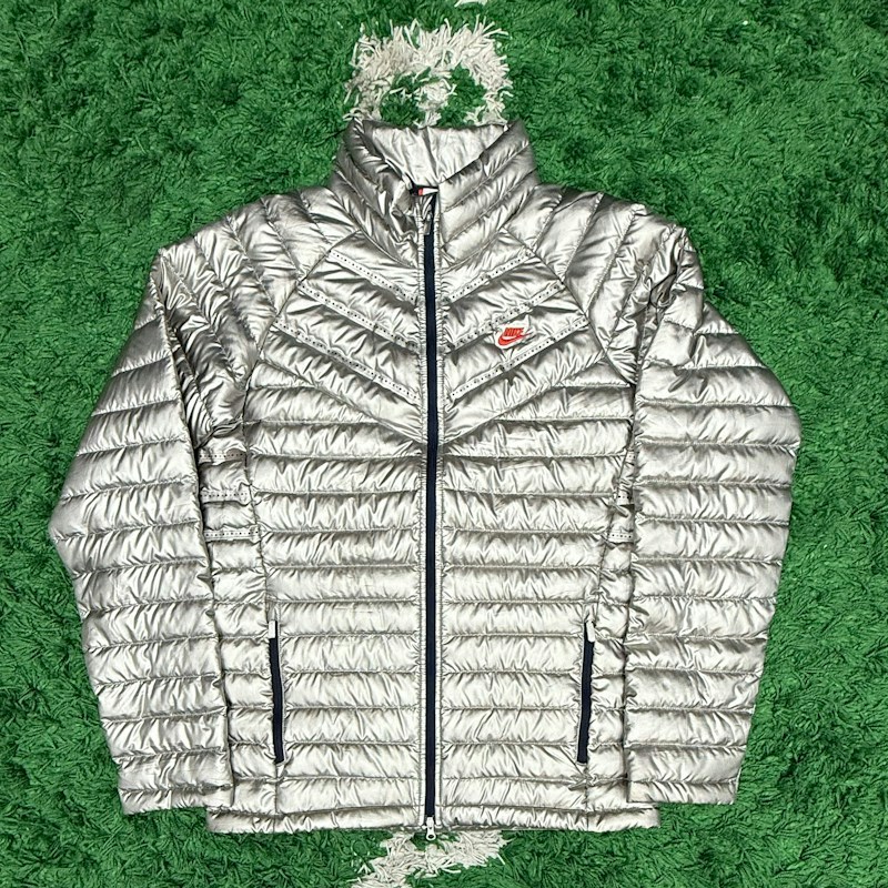 Nike Puffer Jacket Silver