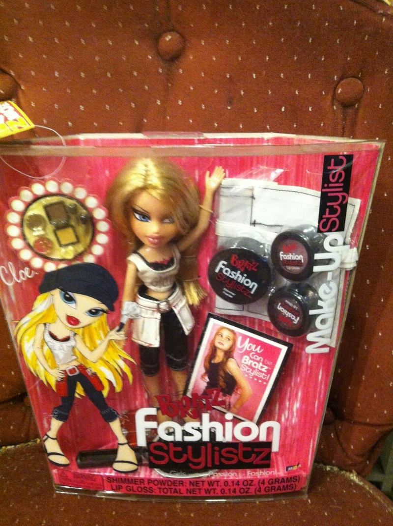 Bratz Fashion Makeup Stylistz Cloe Doll Spread the Passion for Fashion