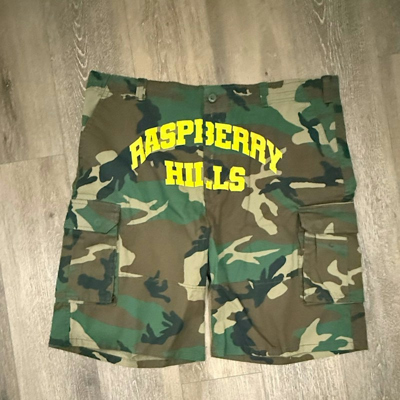 The GVGallery Raspberry Hills Cargo Shorts Camo