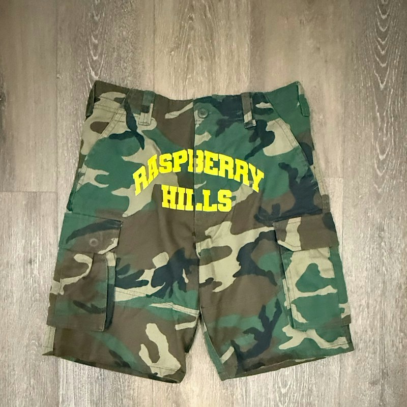 The GVGallery Raspberry Hills Camo Cargo Shorts Green