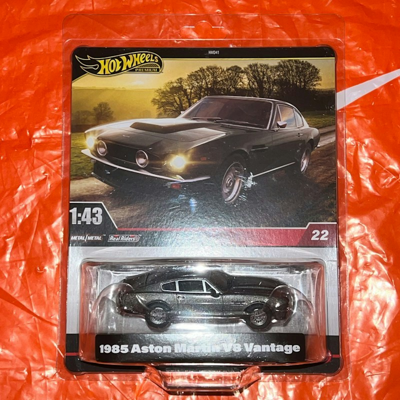 Hot Wheels Premium 1:43 1985 Aston Martin V8 Vantage