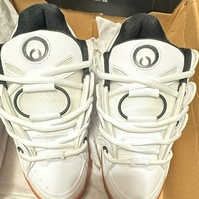 Osiris D3 White black gum