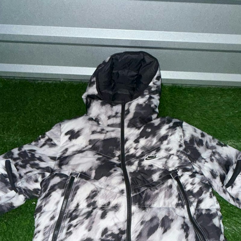Nike Puffer Jacket Black White