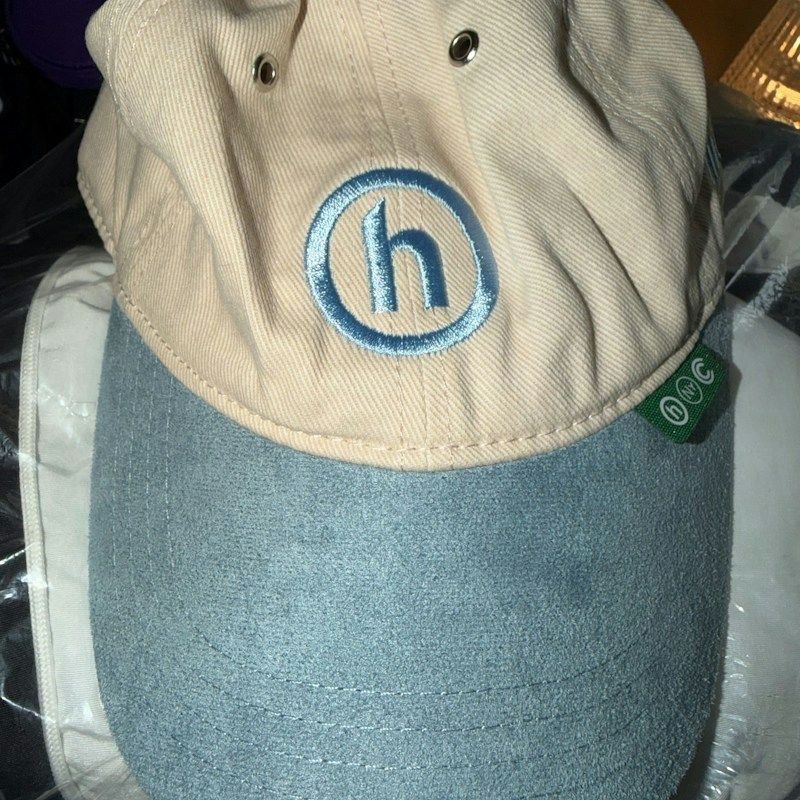 Hidden Cap Beige Light Blue