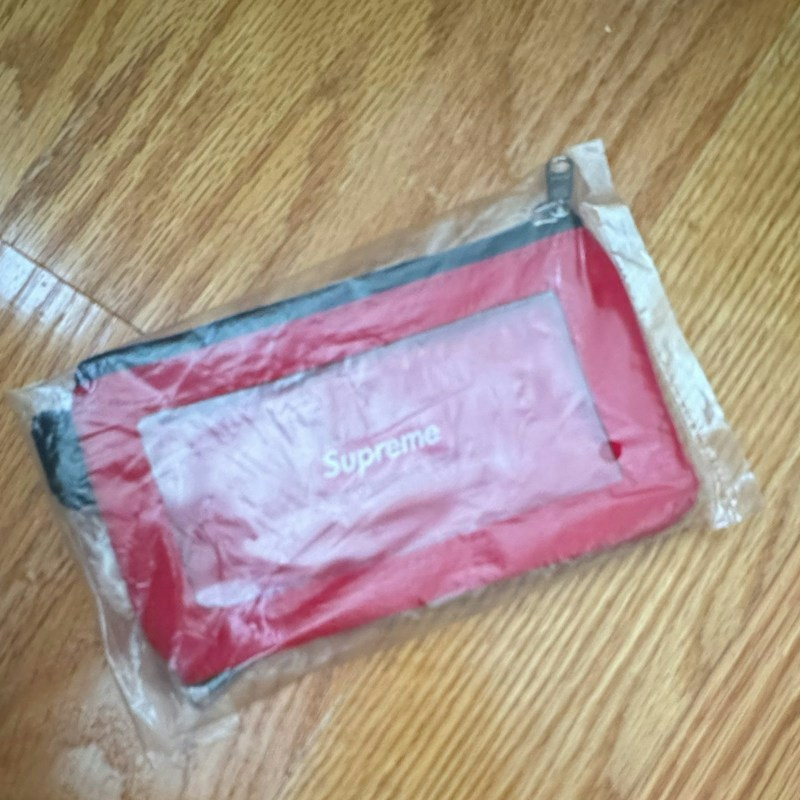 Supreme Mobile Pouch Red FW16