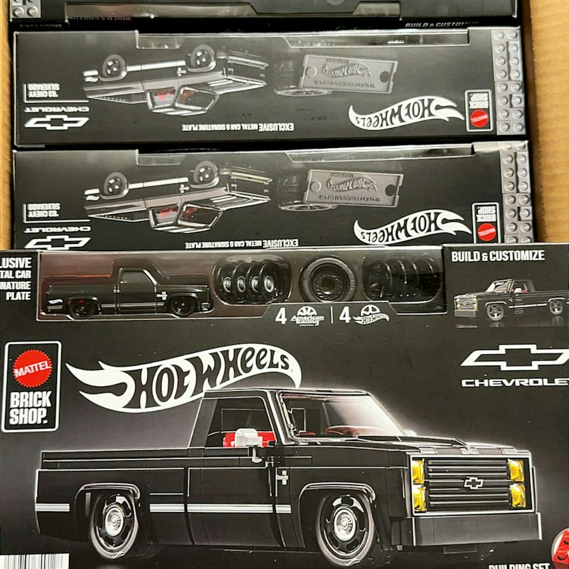 Hot Wheels Brick Shop '83 Chevy Silverado