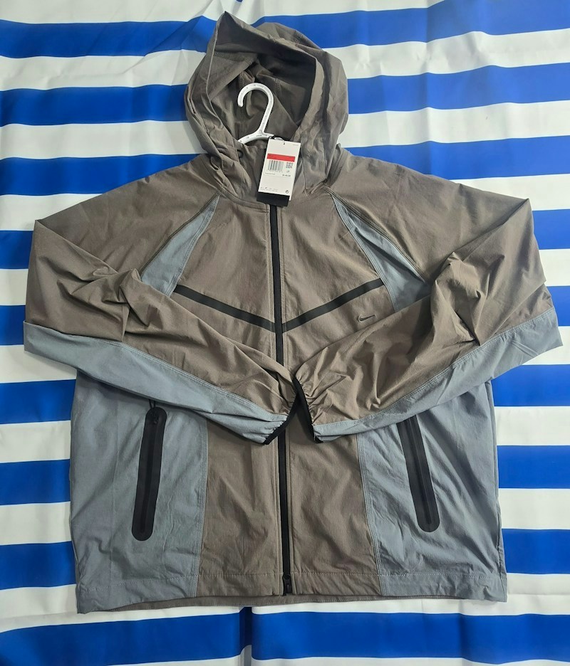Nike Tech Dri-FIT Woven Windrunner Cave Stone-Grey Hooded Jacket