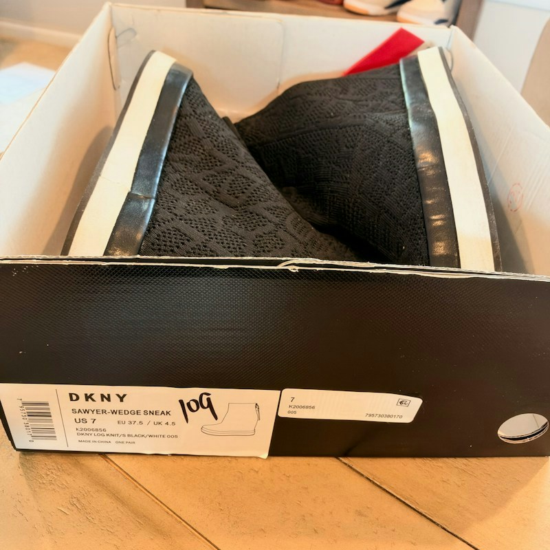 DKNY Sawyer Wedge Sneak Black White