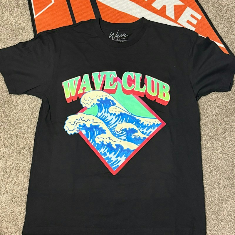 Camiseta Wave Club Graphic Negra