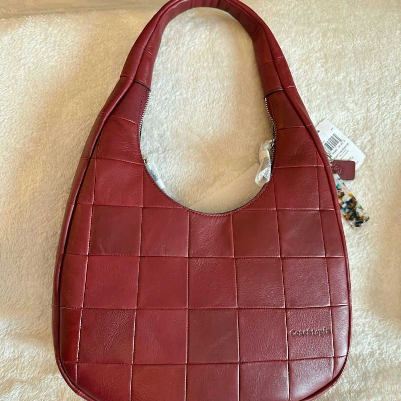 Coachtopia Alter/Ego Crescent Schultertasche in dunklem Rubin