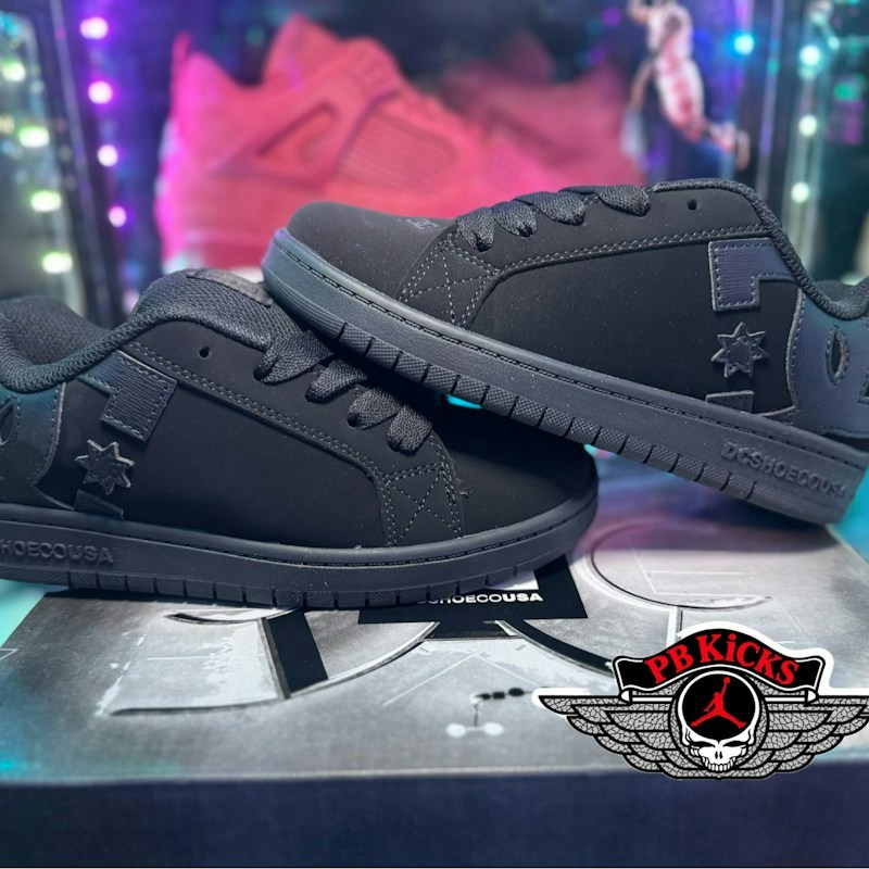 DC Court Graffik Triple Black (Kids)