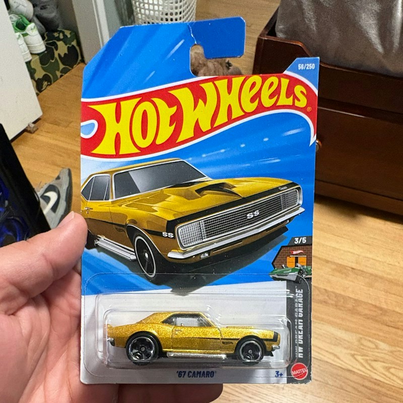 Hot Wheels '67 Camaro Gold HW Dream Garage