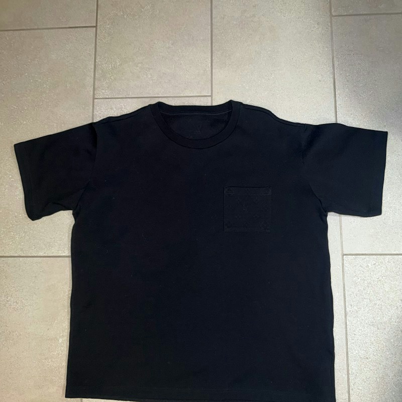 Louis Vuitton Damier T-Shirt mit Tasche, schwarz