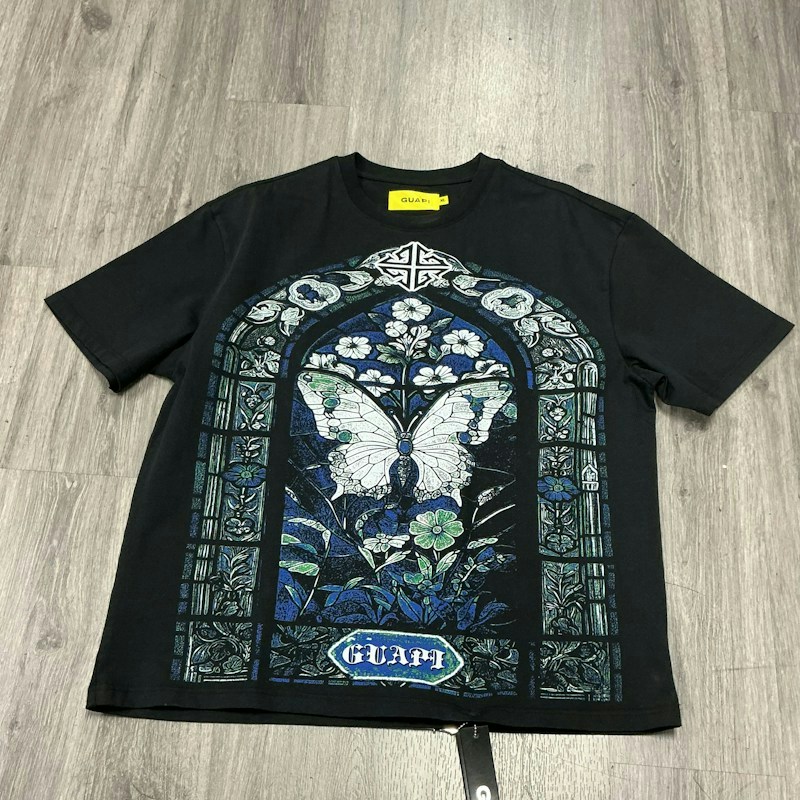 Camiseta Guapi con vidrieras y mariposas, color negro