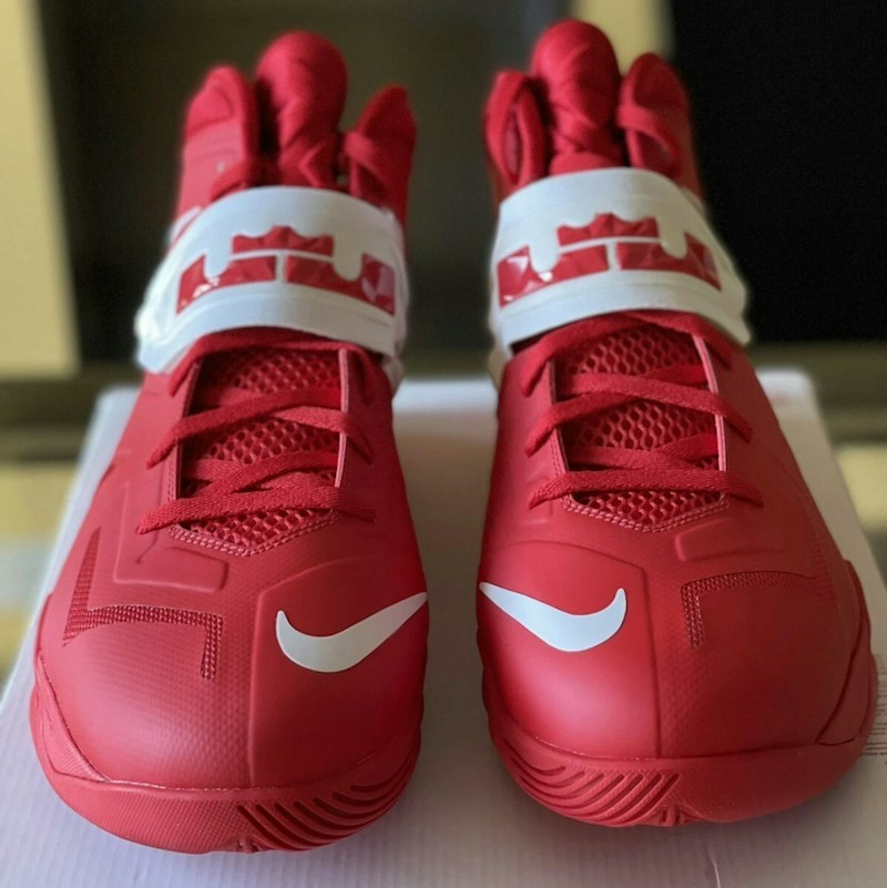 Nike Zoom LeBron Soldier VII