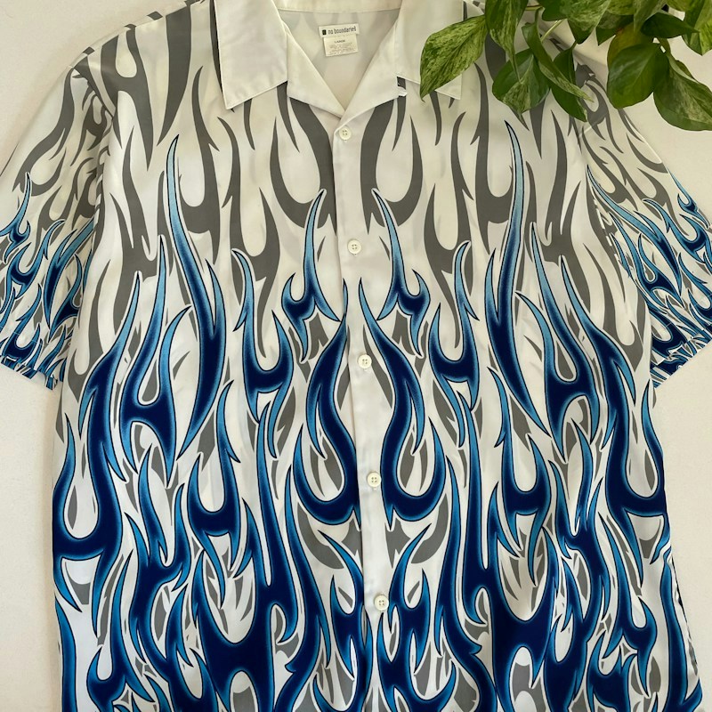 Y2K Sin Fronteras Flame Camisa De Manga Corta Con Botón Blanco