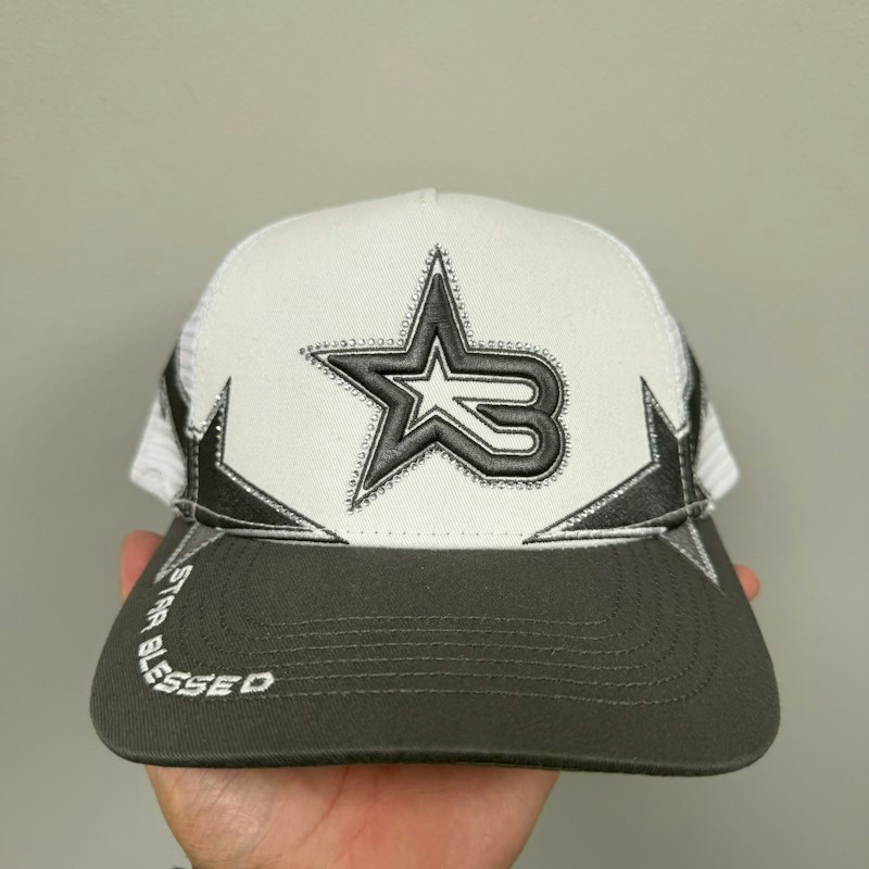 Chapeau de camionneur Star Blessed blanc gris