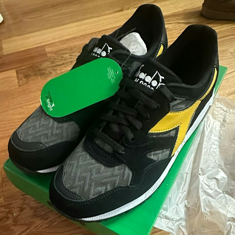 Diadora N9002 Black Gold