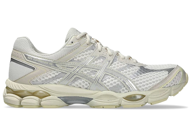 Men's ASICS GelCumulus 16 Sneakers in Cream/Pure Silver
