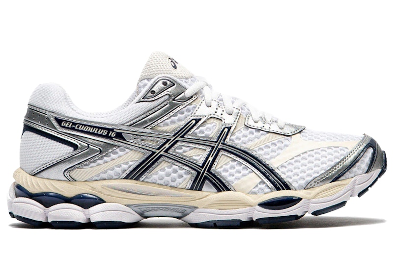 Men's ASICS GelCumulus 16 Sneakers in White/Midnight