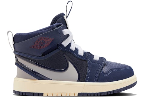 Jordan Mid RM EasyOn Midnight Navy Varsity Red Muslin Atmosphere