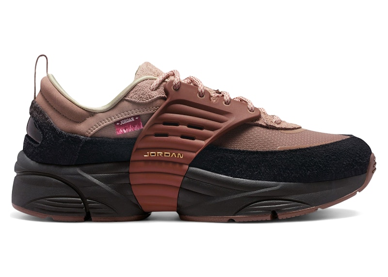 nike archaeo dusty brown t shirt