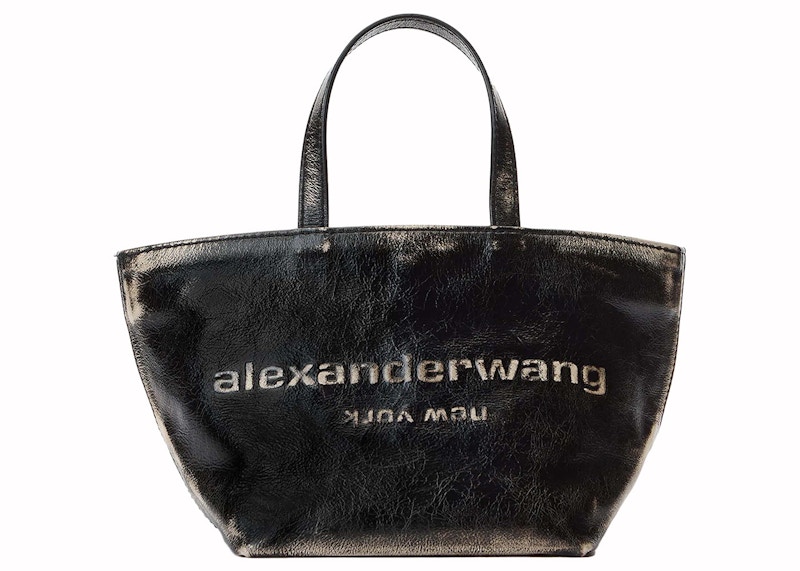 ☆★VIP価格★☆『Alexander Wang』Punch ハンドバッグ Punch Tech Shoulder Bag in Crackle Patent Leather in BLACK