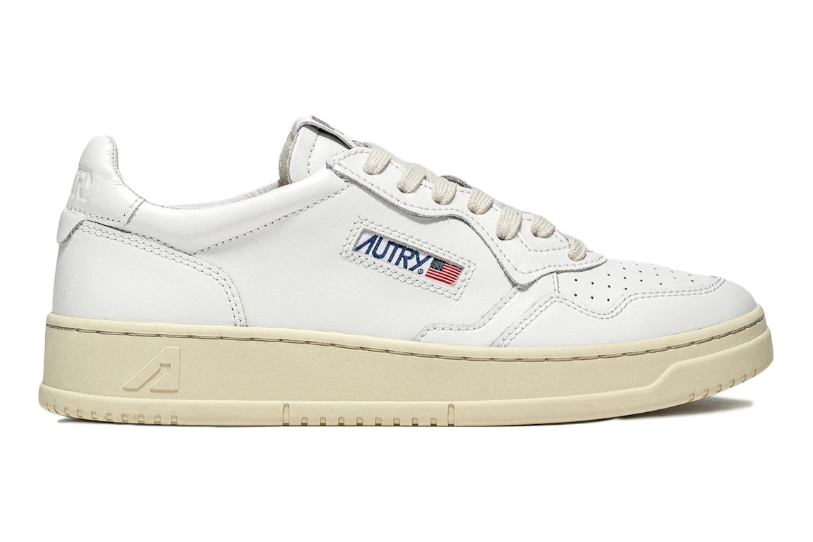 Pre-owned Autry Medalist Leather Low White (women's) In White/white/cream