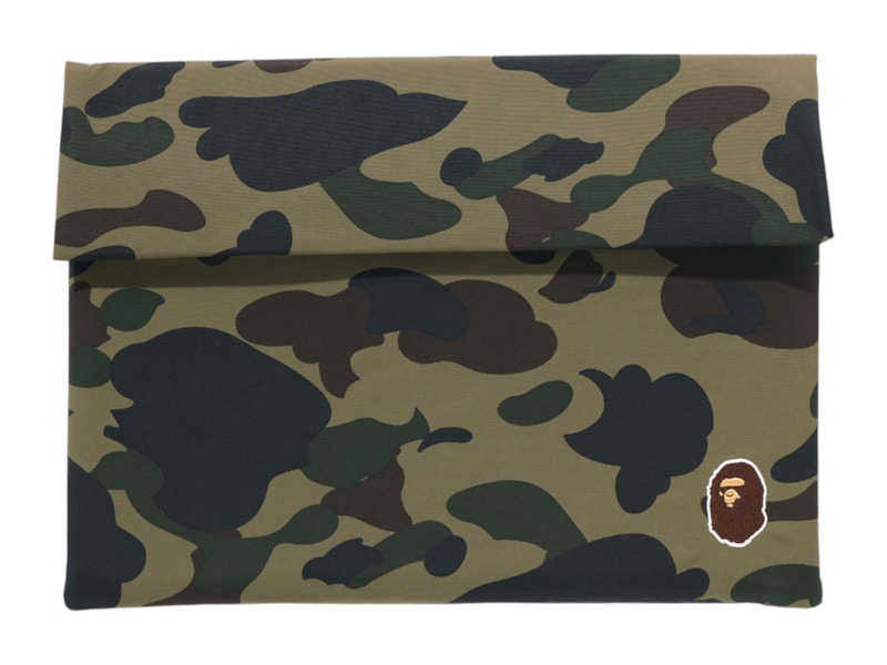 Pre-owned Bape 1st Camo 13 Inch Pc Case In Green