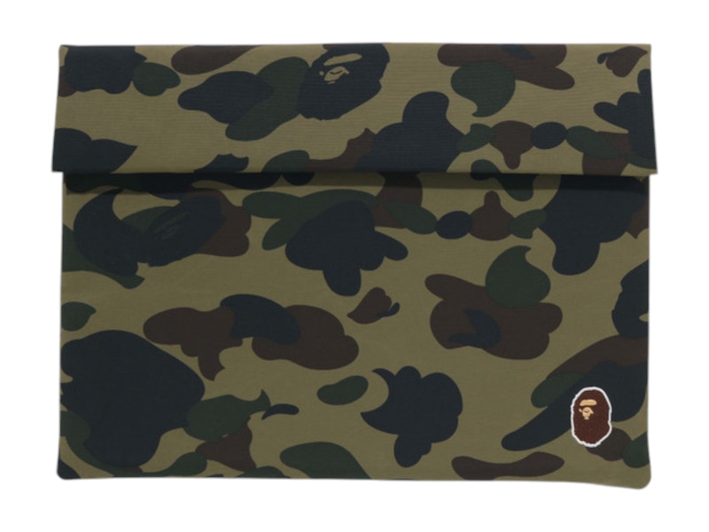Pre-owned Bape 1st Camo 15 Inch Pc Case In Green