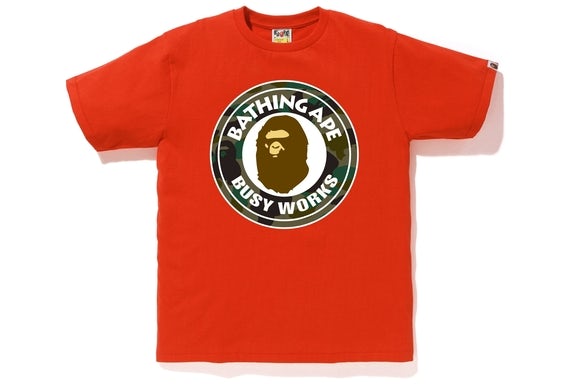 BAPE 1. Tarnfarbe Busy Works Tee Rot/Grün