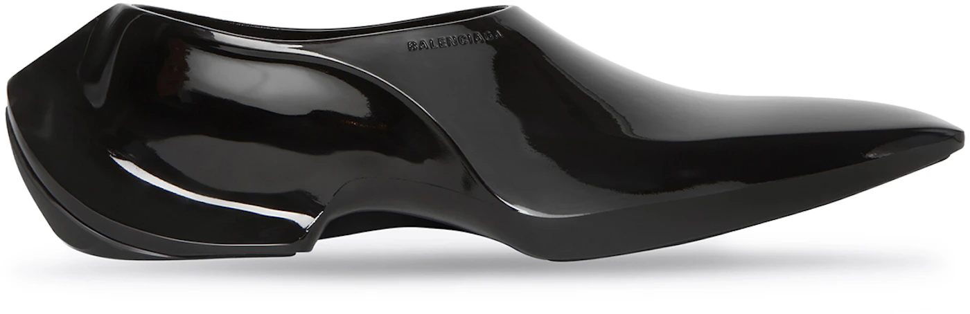 https://images.stockx.com/images/Balenciaga-Space-Shoe-Shiny-Black.jpg?fit=fill&bg=FFFFFF&w=700&h=500&fm=webp&auto=compress&q=90&dpr=2&trim=color&updated_at=1646776408