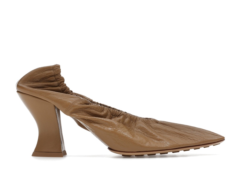 BOTTEGA VENETA / シューズ/39/BEG/レザー/CRUSHED NAPPA ALMOND PUMPS/擦れ有 Bottega Veneta Crushed Nappa Almond Pumps Brown (Women's) - 651354