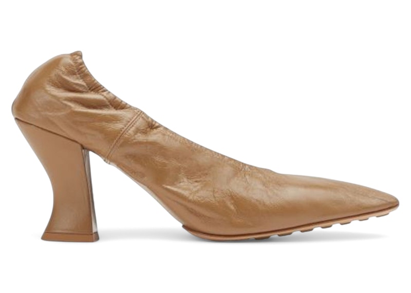 【PORTERNA】Day Almond Pumps Bottega Veneta Almond Pumps in Blossom | FWRD
