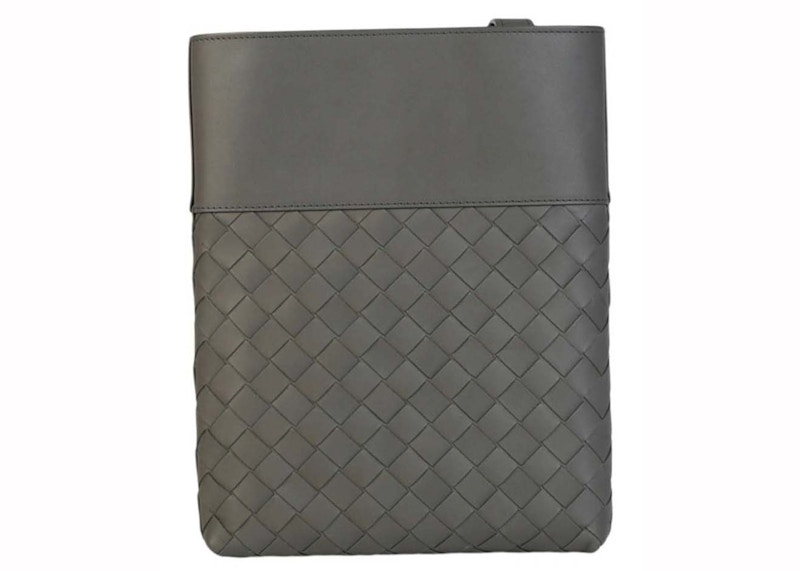 Bottega Veneta Intrecciato Messenger Graphite in Leather with