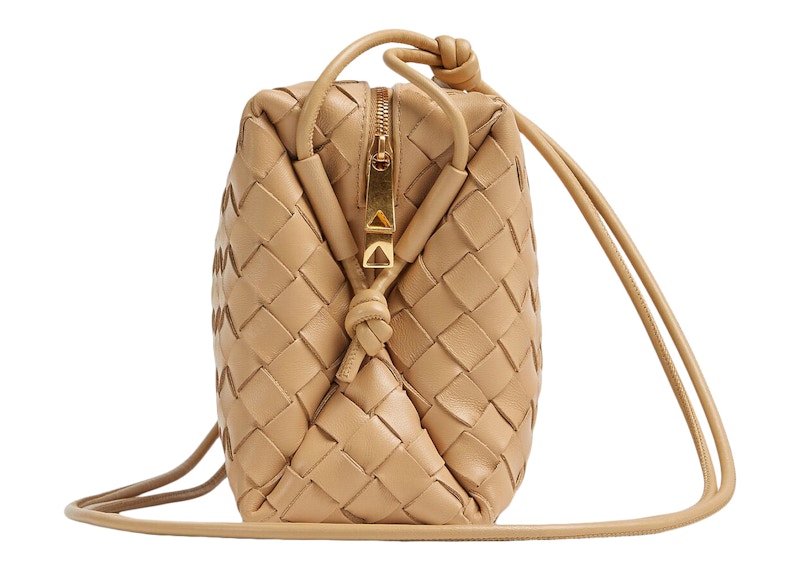 bottega veneta medium loop camera bag