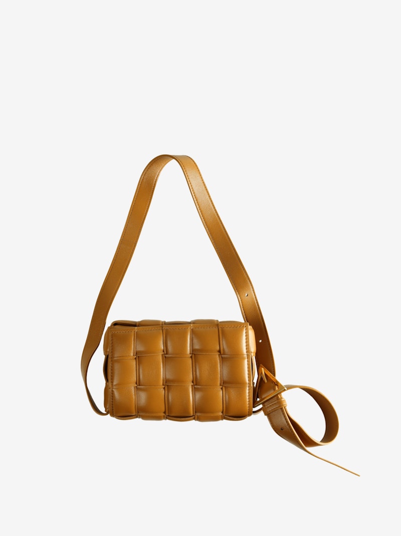 BOTTEGA VENETA パデッドカセット  キャメル ショルダーバッグ s-l400.jpg